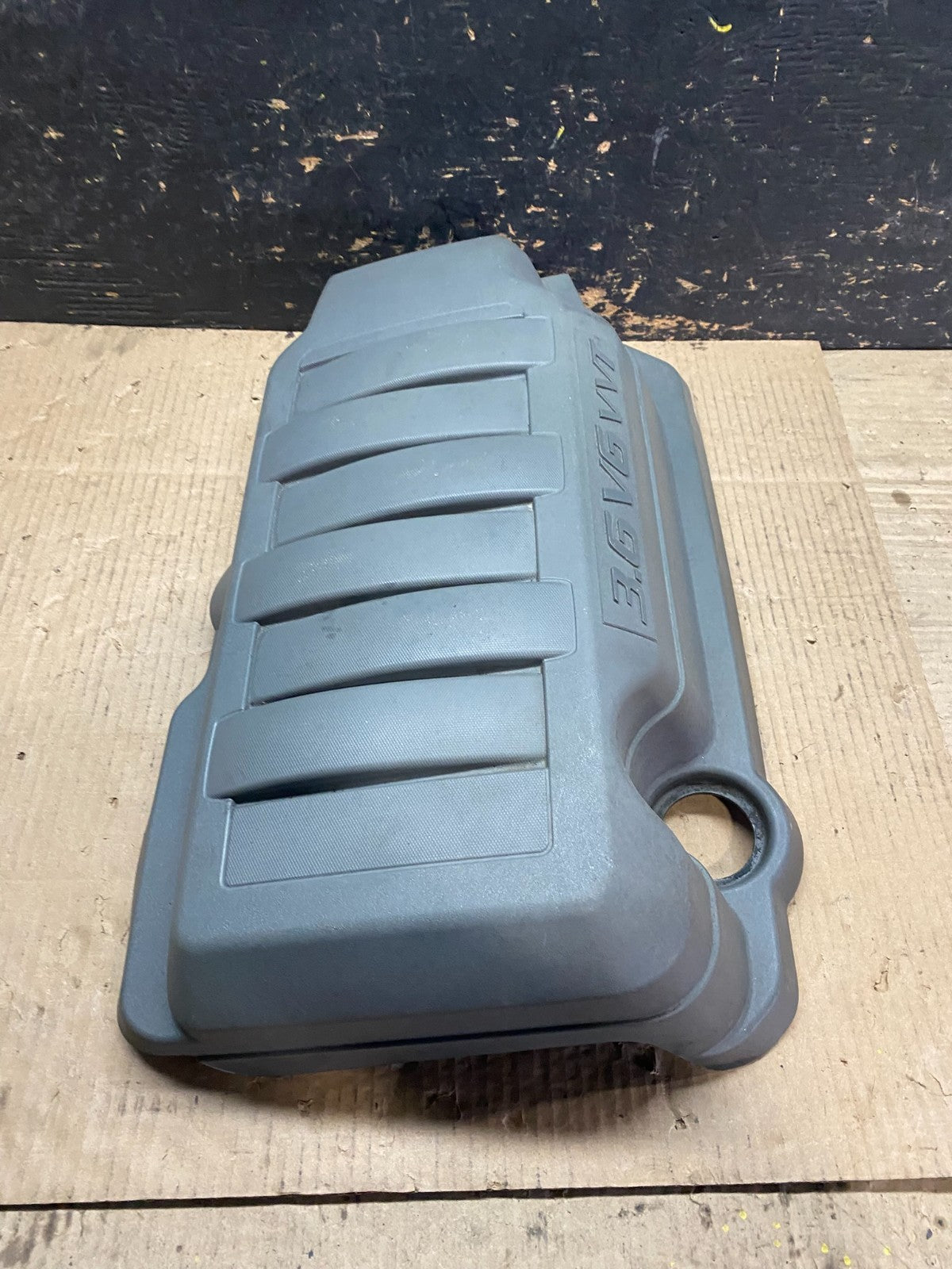 2007 to 2008 GMC Acadia 3.6L VVT Engine Cover Shield W5817 DG2