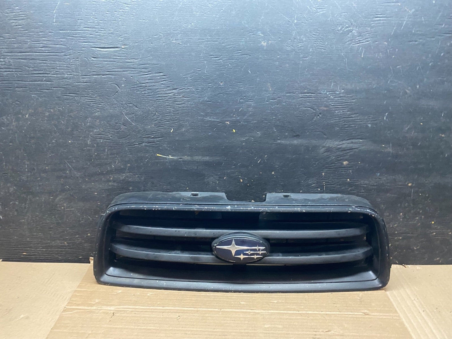 2003 to 2005 Subaru Forester Front Upper Grill Grille Oem V2841DG0