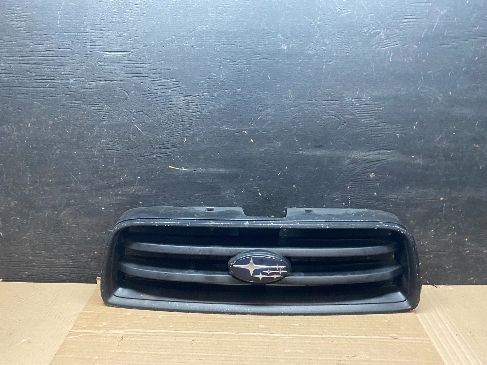2003 to 2005 Subaru Forester Front Upper Grill Grille Oem V2841DG0