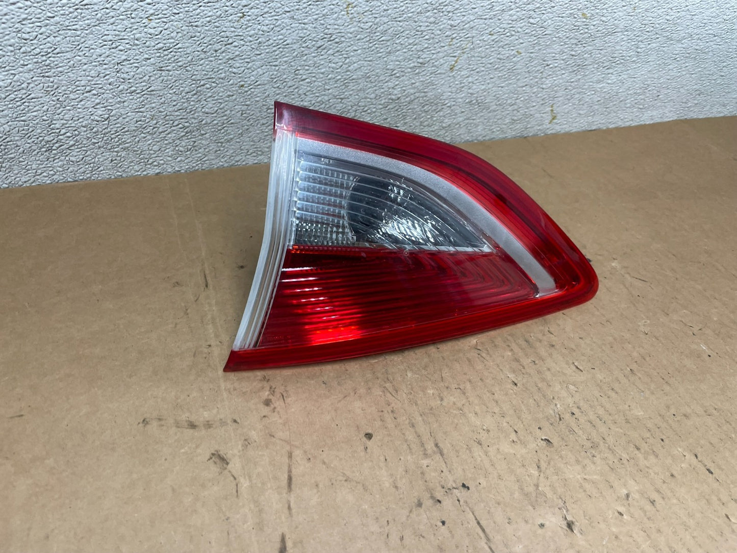 2013 to 2016 Ford Escape Right Passenger RH Side Inner Tail Light OEM Q6724 DW2