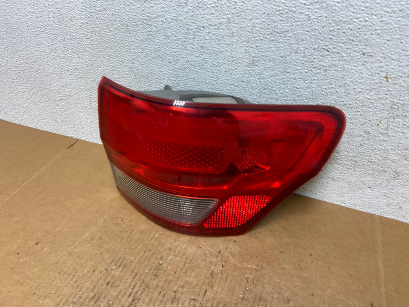 2011-2013 Jeep Grand Cherokee Right Passenger Side Rh Tail Light AE1325 LK1