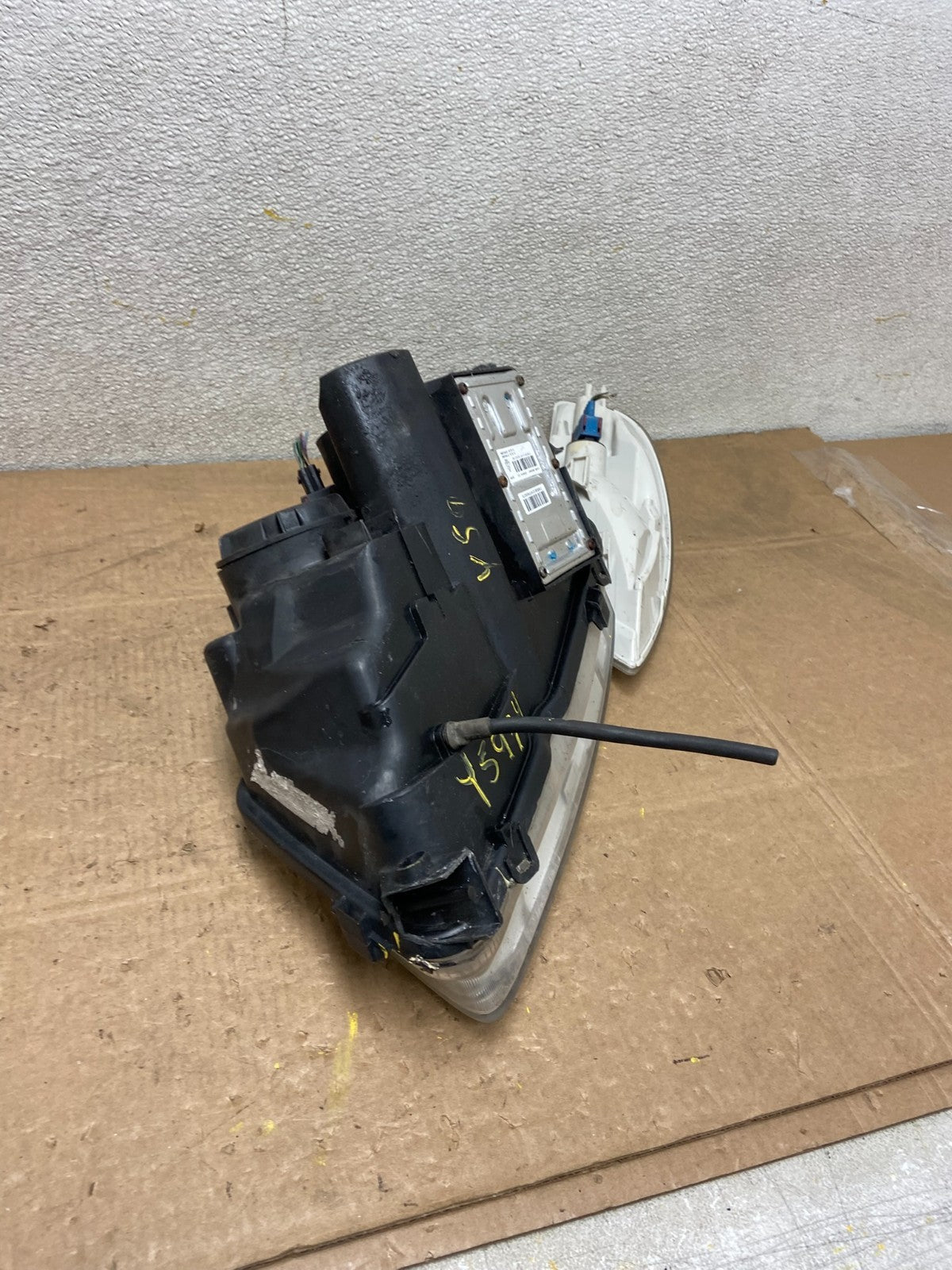 2002 to 2005 Saab 9-5 Right Passenger Side Xenon HID Headlight OEM y5974 DG8