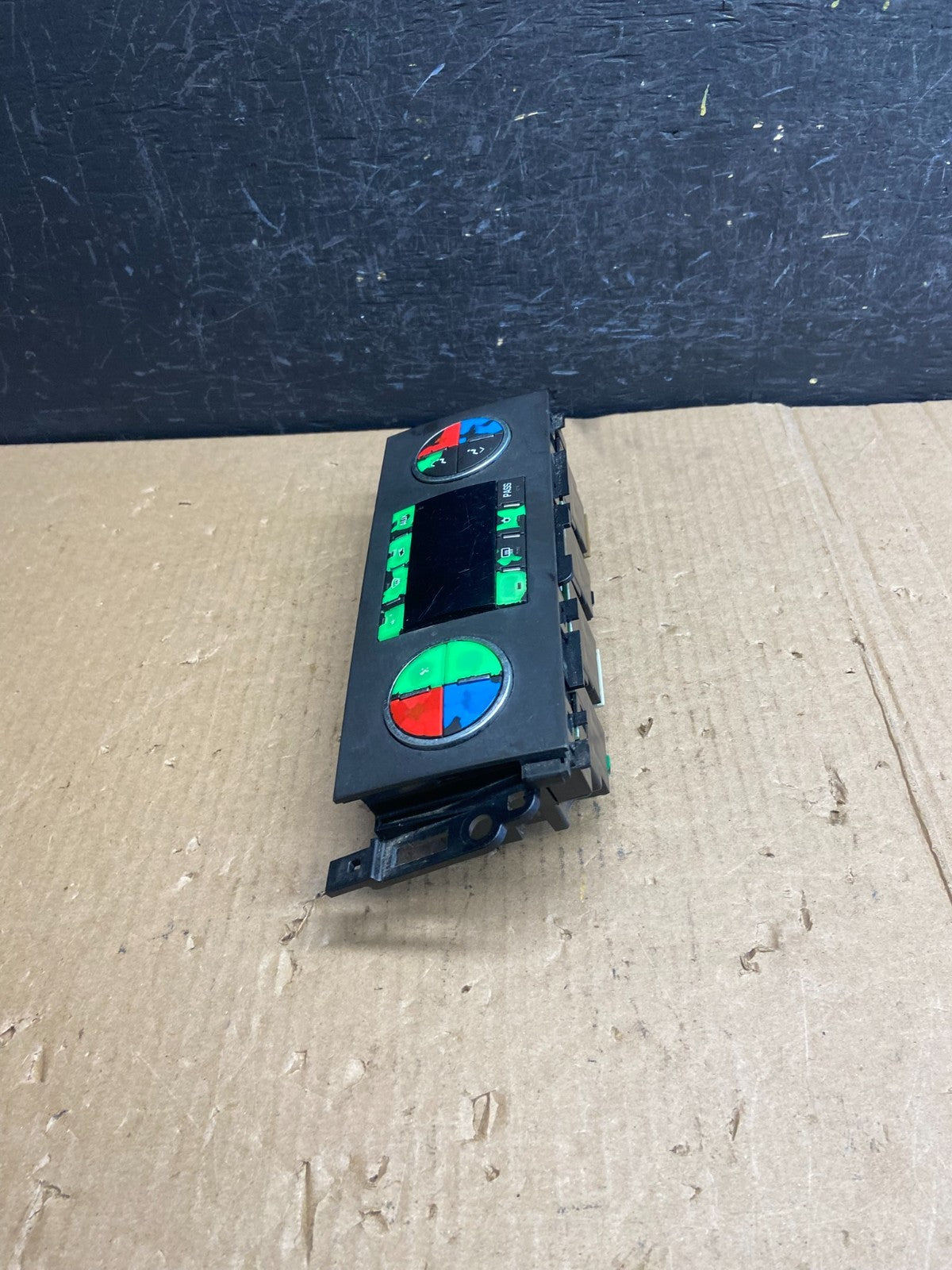 2007-2011 GMC Yukon Tahoe Automatic Climate Temperature Temp Control AE3835 DG1