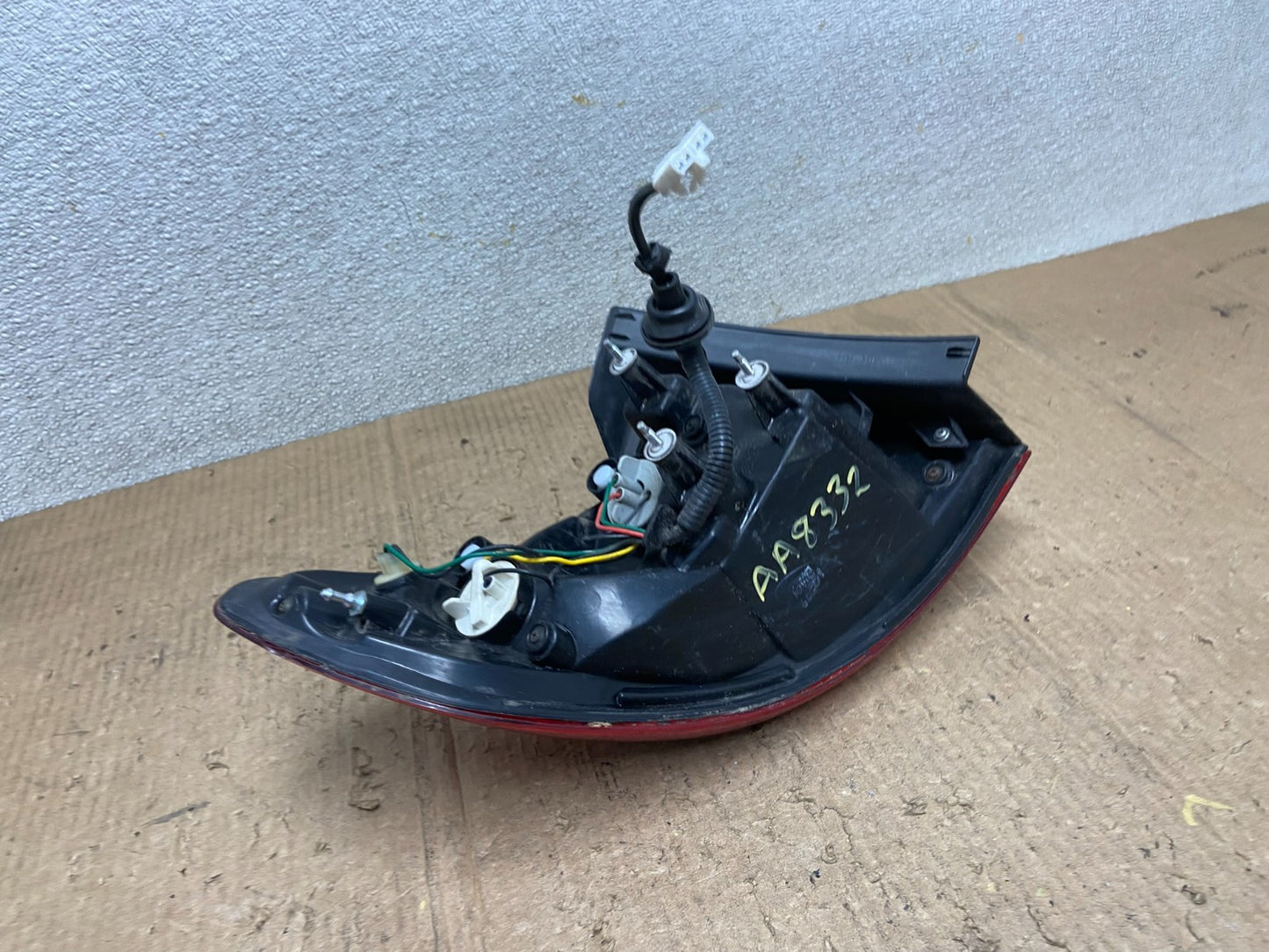2010 to 2012 Hyundai Santa Fe Right Passenger RH Tail Light OEM AA8332 LK6