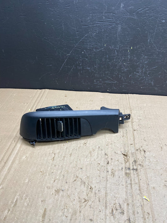 2006 - 2012 Kia Sedona Entourage Right Passenger RH Center Air Vent ab9157 DG0