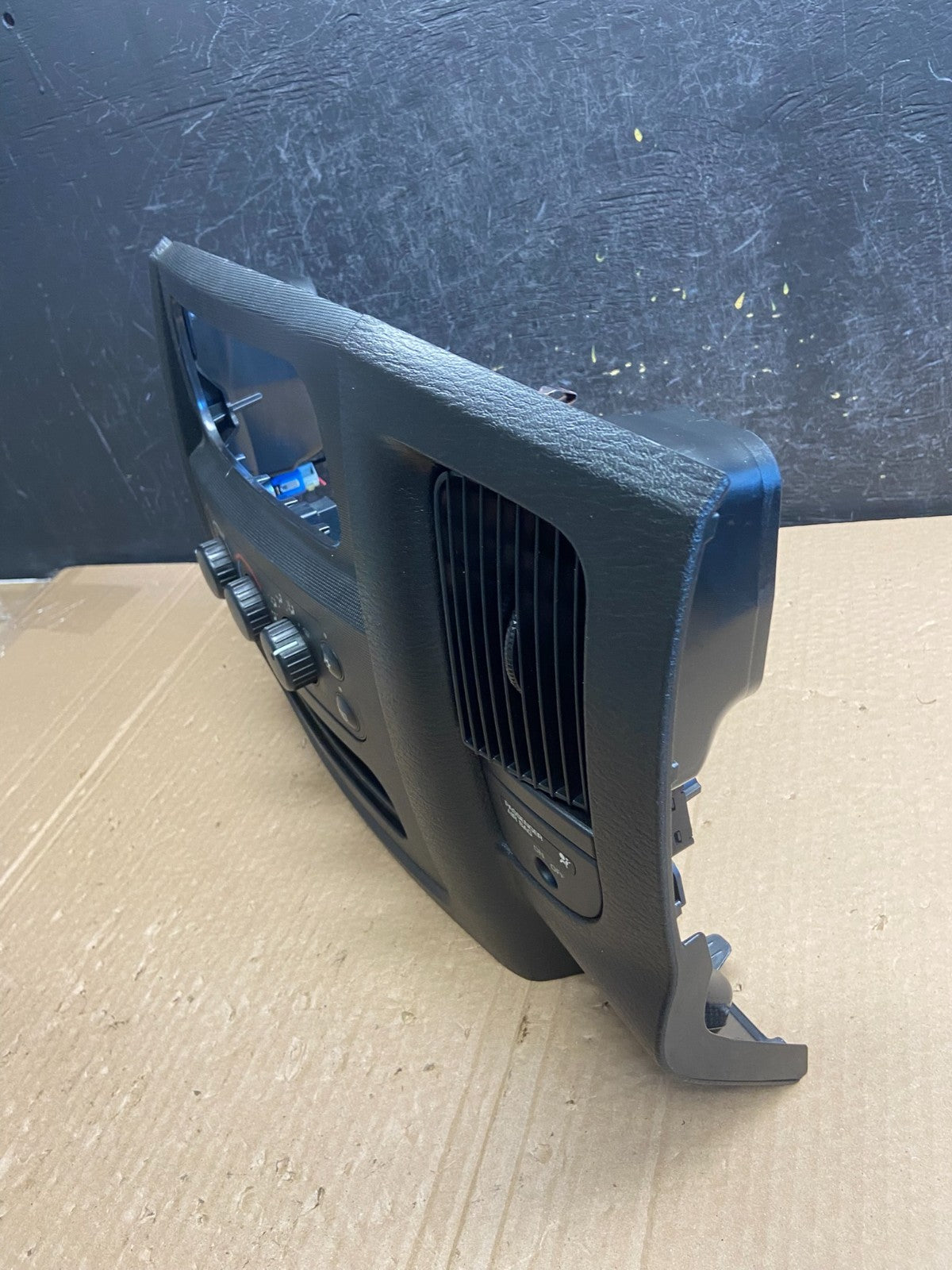 2002 to 2005 Dodge Ram Radio Climate Control Dash Air Vent Bezel Trim AF6296 DG2