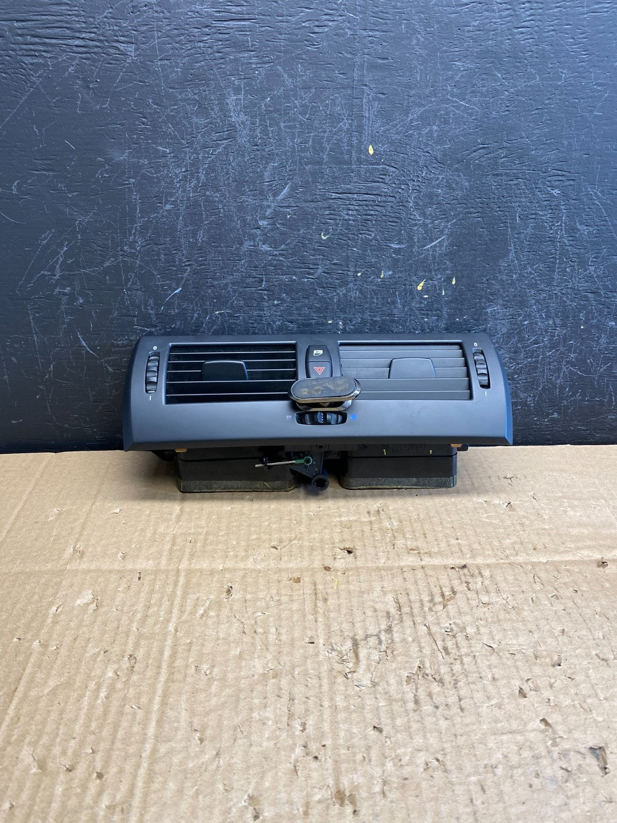 2004 to 2010 BMW X3 Center Console Dash Air Vent ac9634 DG0