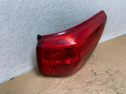 2017 - 2020 Nissan Pathfinder Right Passenger RH Tail light AI8313 DW2