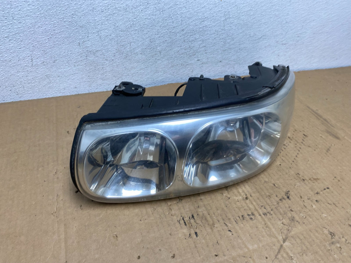 2000 to 2005 Buick Lesabre Headlight Left Driver Lh Side Halogen AD1092 DW2
