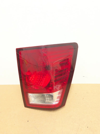 2007 2008 2009 2010 Jeep Grand Cherokee Right Passenger Tail Light Oem AC1125 DW0
