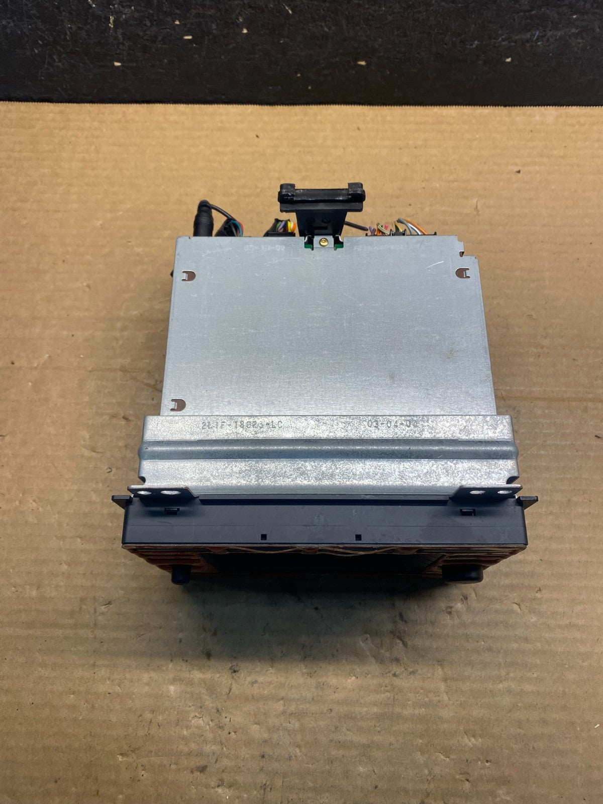 2004 - 2006 Ford Expedition Radio CD Player Screen Display ad1548 DG4
