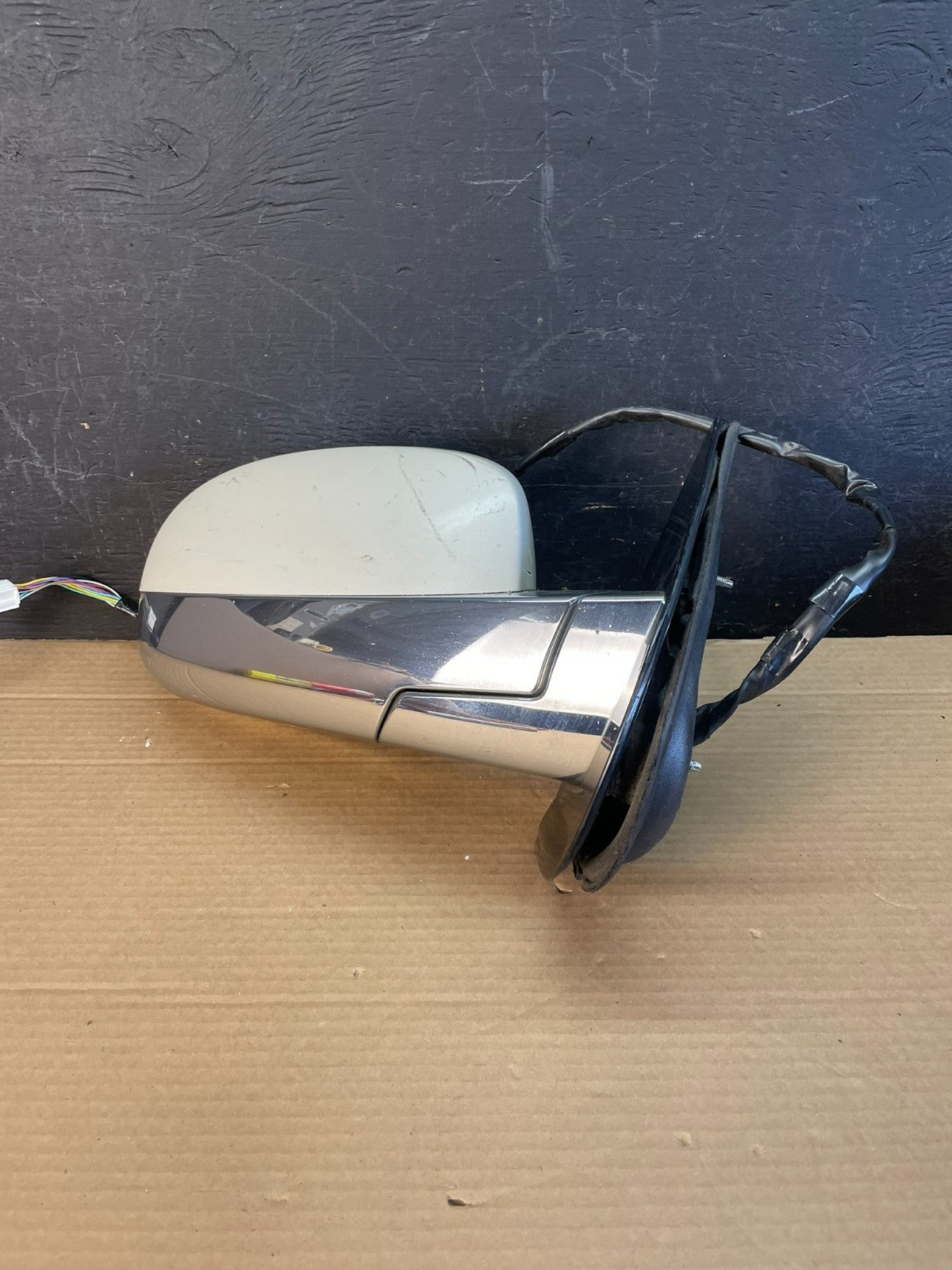 2007 - 2014 Cadillac Escalade Right Passenger Door Turn Signal Mirror AE8617 DW1