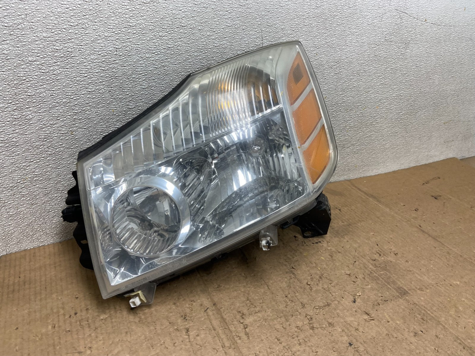 2004 to 2007 Nissan Armada Left Driver Lh Side Headlight Halogen Oem AA8272 DW2