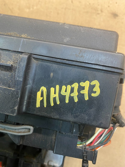 2007 Jeep Grand Cherokee Integrated Power Fuse Box 04692109ac AH4773 DG7