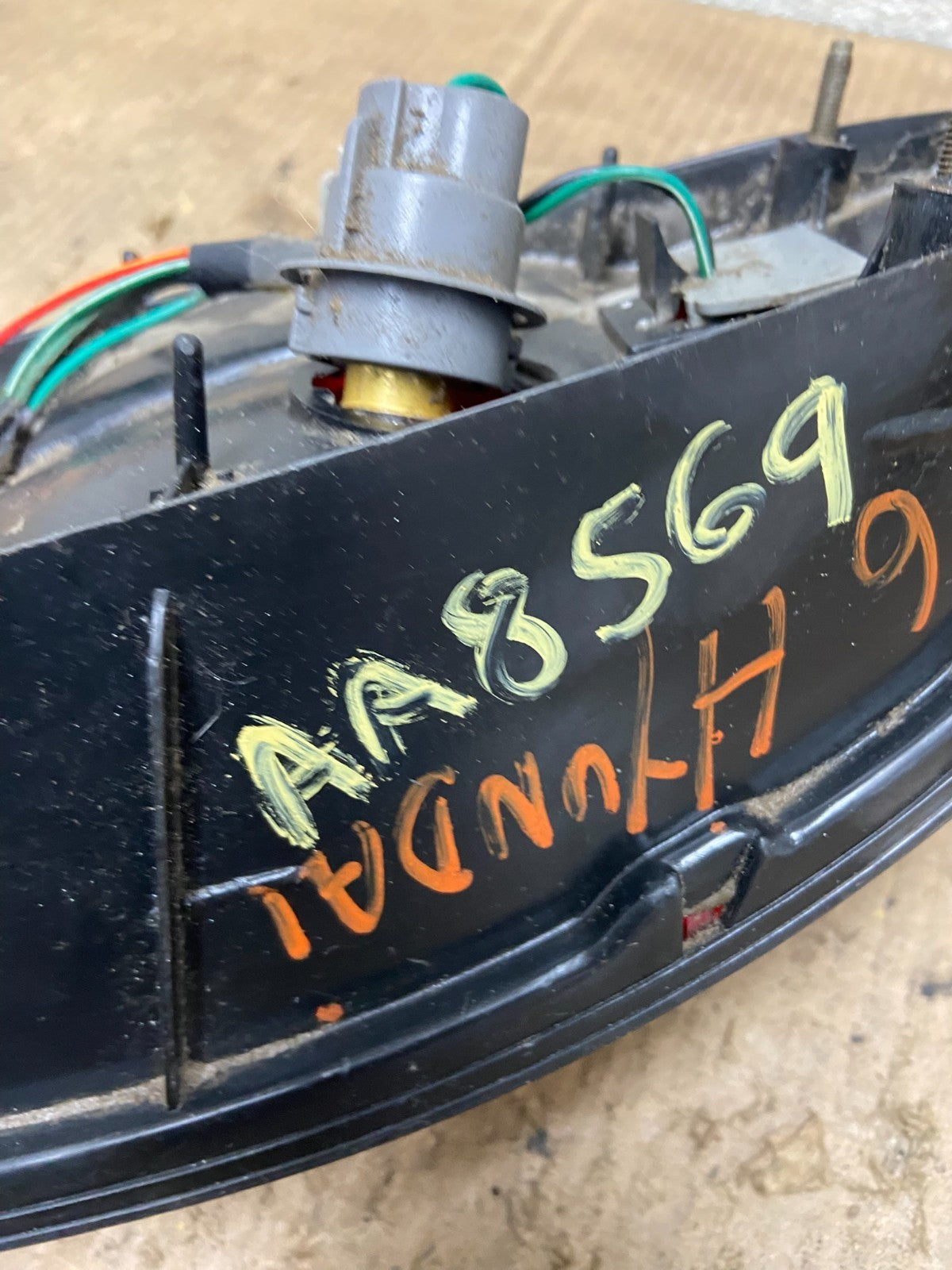 1996 1997 1998 Hyundai Elantra Sedan Left Driver LH Tail Light Oem AA8569 DW6