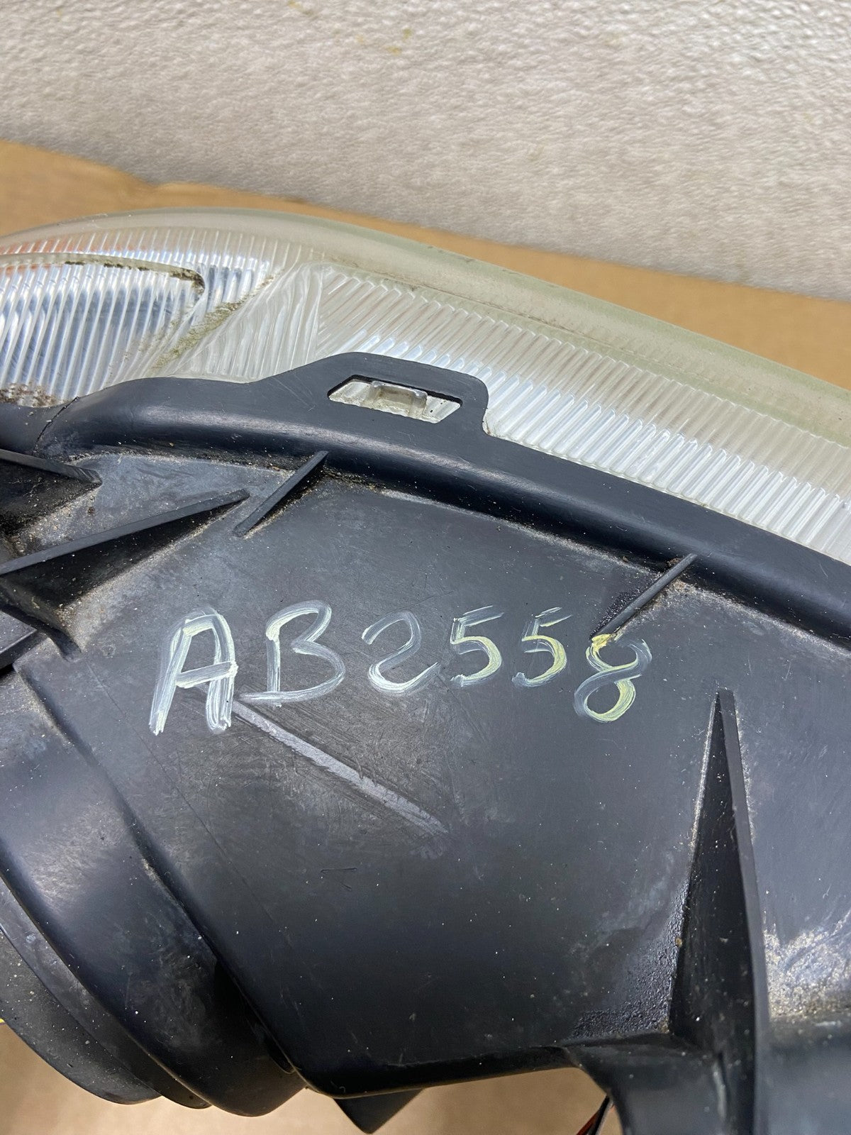 2005 - 2007 Ford Freestyle Left Driver LH Side Halogen Headlight AB2558 DW8