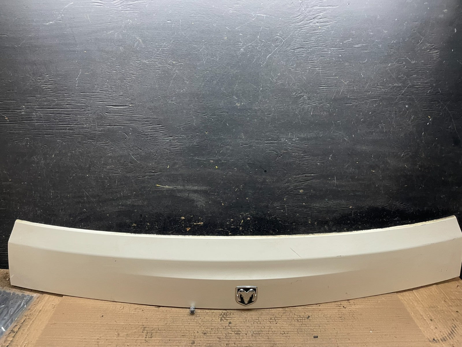 2011-2018 Dodge Grand Caravan Rear Tail Gate Trim Molding Panel U8131 DG0
