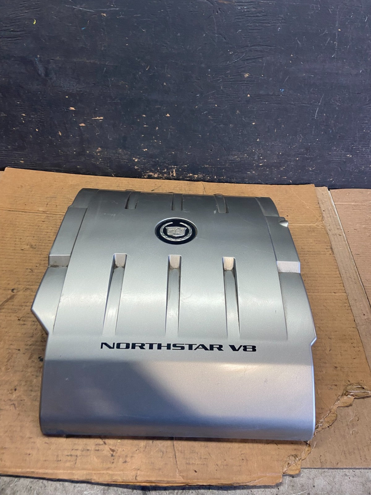 1997 to 2004 Cadillac Deville Seville Northstar Engine Motor Cover Q8557 DG0