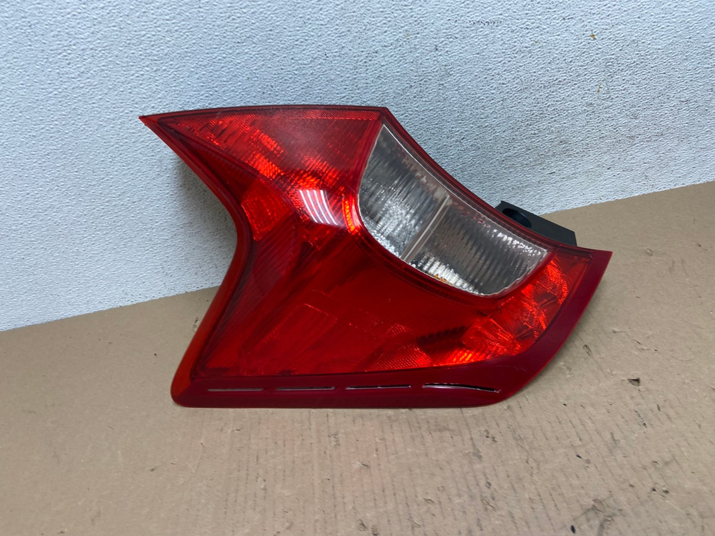 2014 - 2019 Nissan Versa Note Hatchback Left Driver LH Tail Light AE7297 LK0