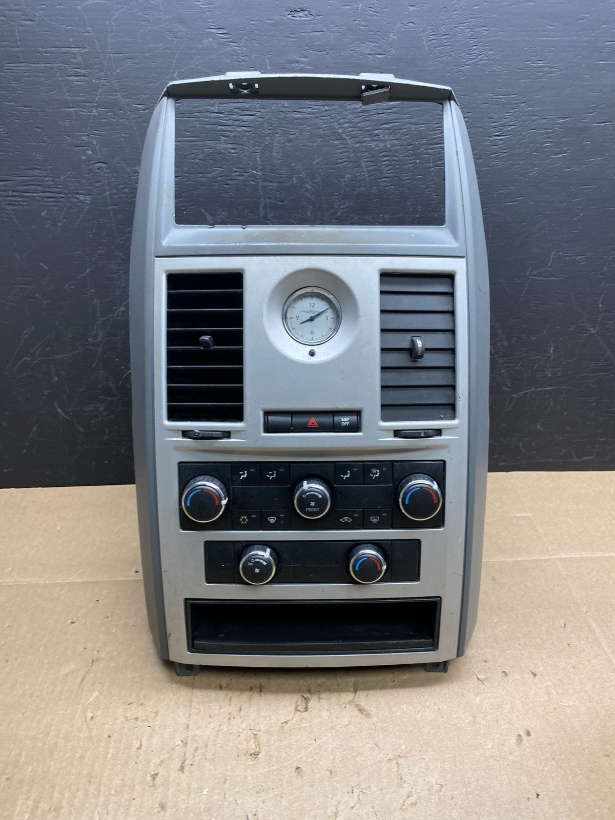 2008-2010 Chrysler Town Country Climate Control Panel Center Dash Trim AC6607 DG0