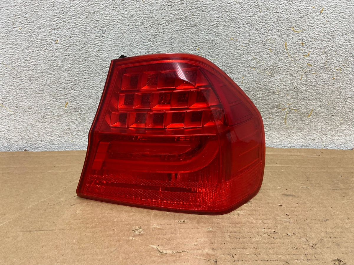 2009 2010 BMW 328i 3 Series Right Passenger RH Side Tail Light AH8955 LK0