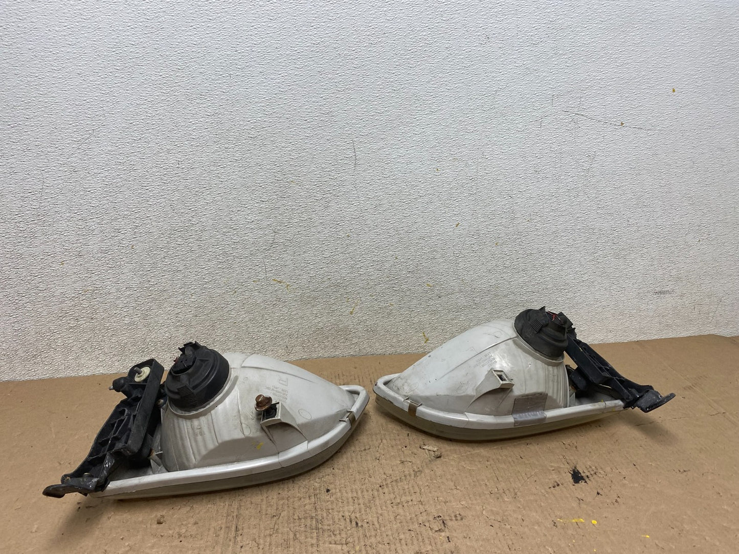 2001 2002 2003 Toyota Sienna Left+Right Side Headlights Halogen Q2902 DW10