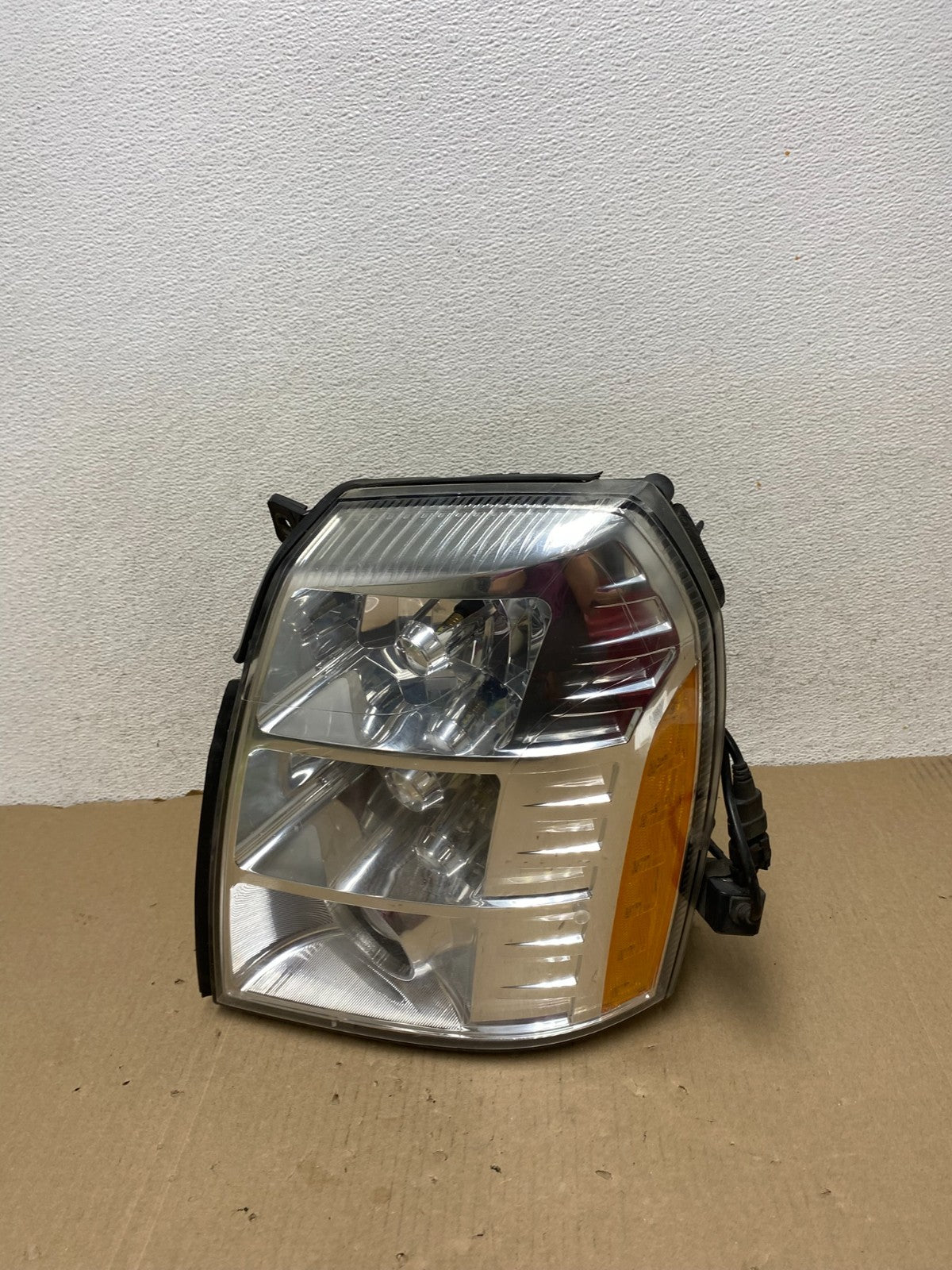 2007 - 2014 Cadillac Escalade Left Driver LH Side Xenon HID Headlight AG6849 DW0