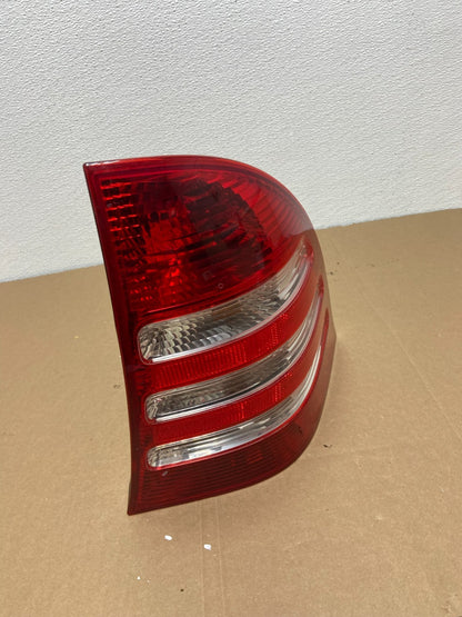 2003 to 2004 Mercedes W203 C-Class Right Passenger Tail Light ab6305 DG2