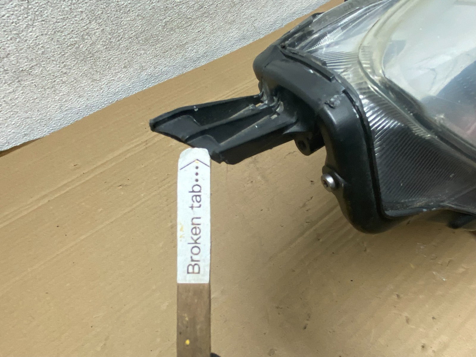 2010-2012 Subaru Legacy Outback Right Passenger Headlight AG8865 DW5