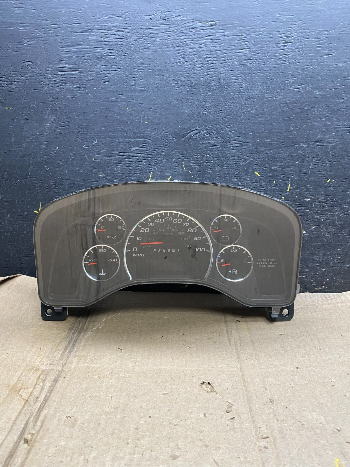 2010 - 2011  Chevrolet Express 2500 3500 Speedometer Cluster Gauge OEM X5796 DG0