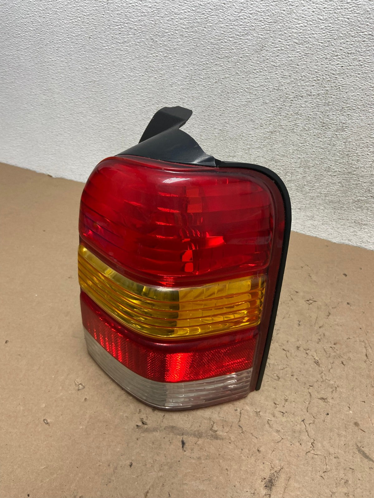 2001 to 2007 Ford Escape Right Passenger RH Side Tail Light AG4475 LK0