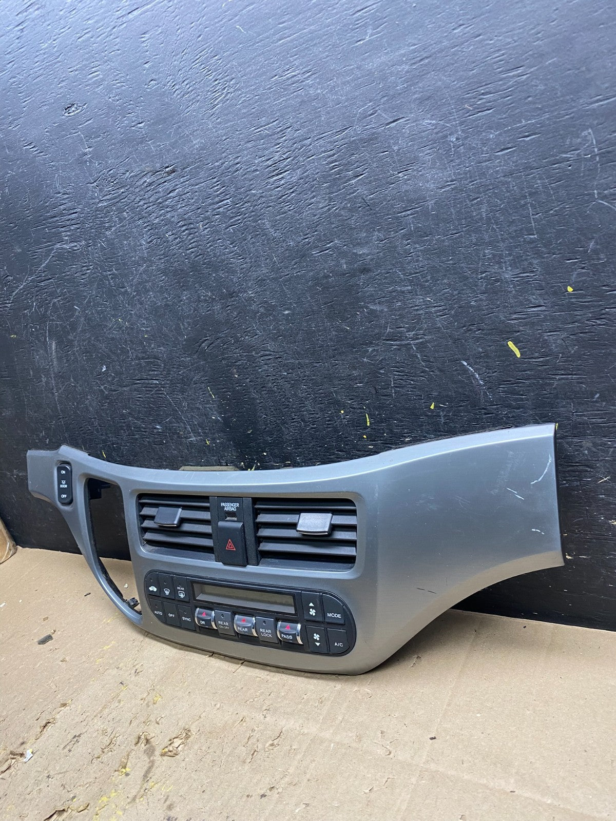 2005 to 2010 Honda Odyssey  Radio Climate Control Dash Trim Bezel U5631 DG2