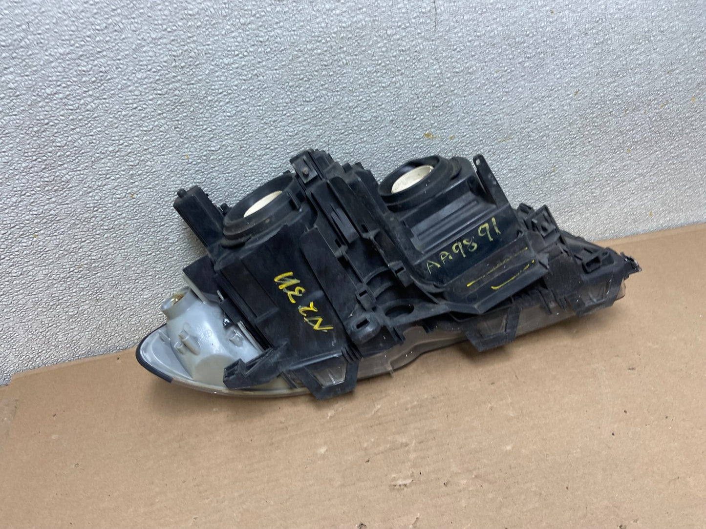 2000 to 2003 BMW 325Ci 330Ci E46 Coupe Left Side Halogen Headlight AA9891 DW12