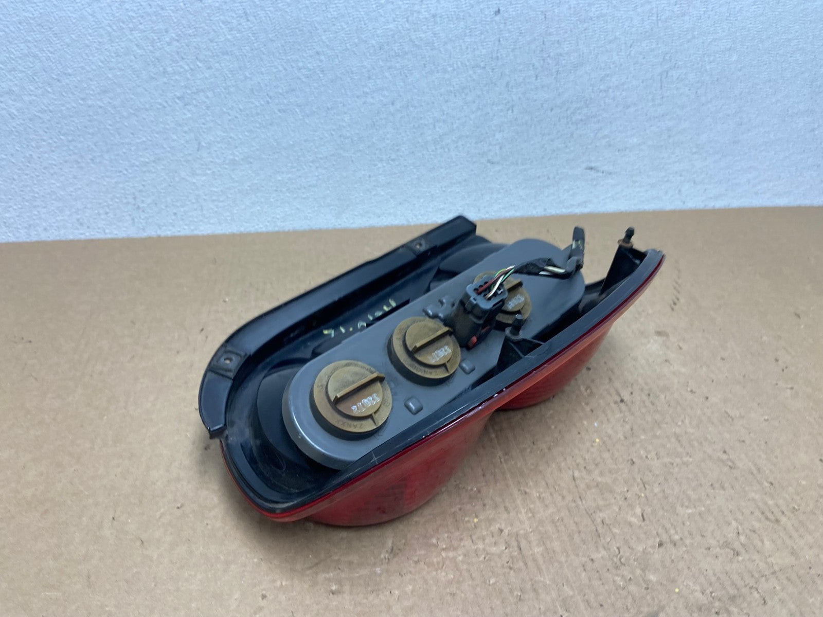 2002 2003 2004 Jeep Liberty Right Passenger Rh Side Tail Light OEM AA1284 DW4
