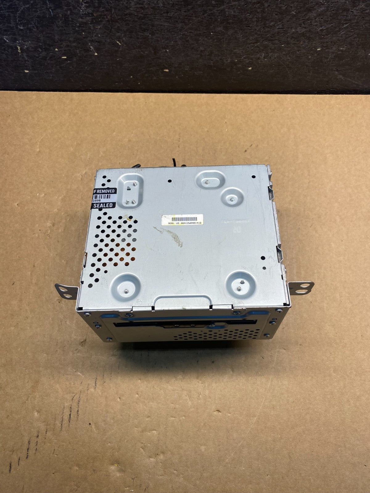 2010 to 2012 Cadillac SRX AM/FM/CD/MP3 Radio Head Unit Receiver AG6049 DG4