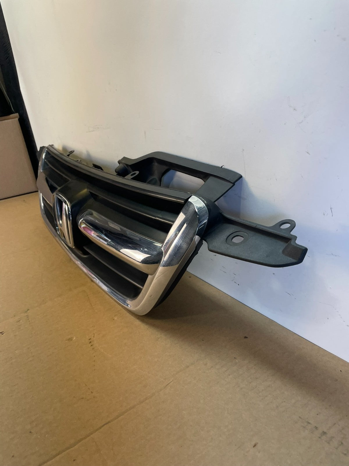 2002 to 2004 Honda CR-V CRV Front Upper Grille Grill Chrome AG9868 DG1