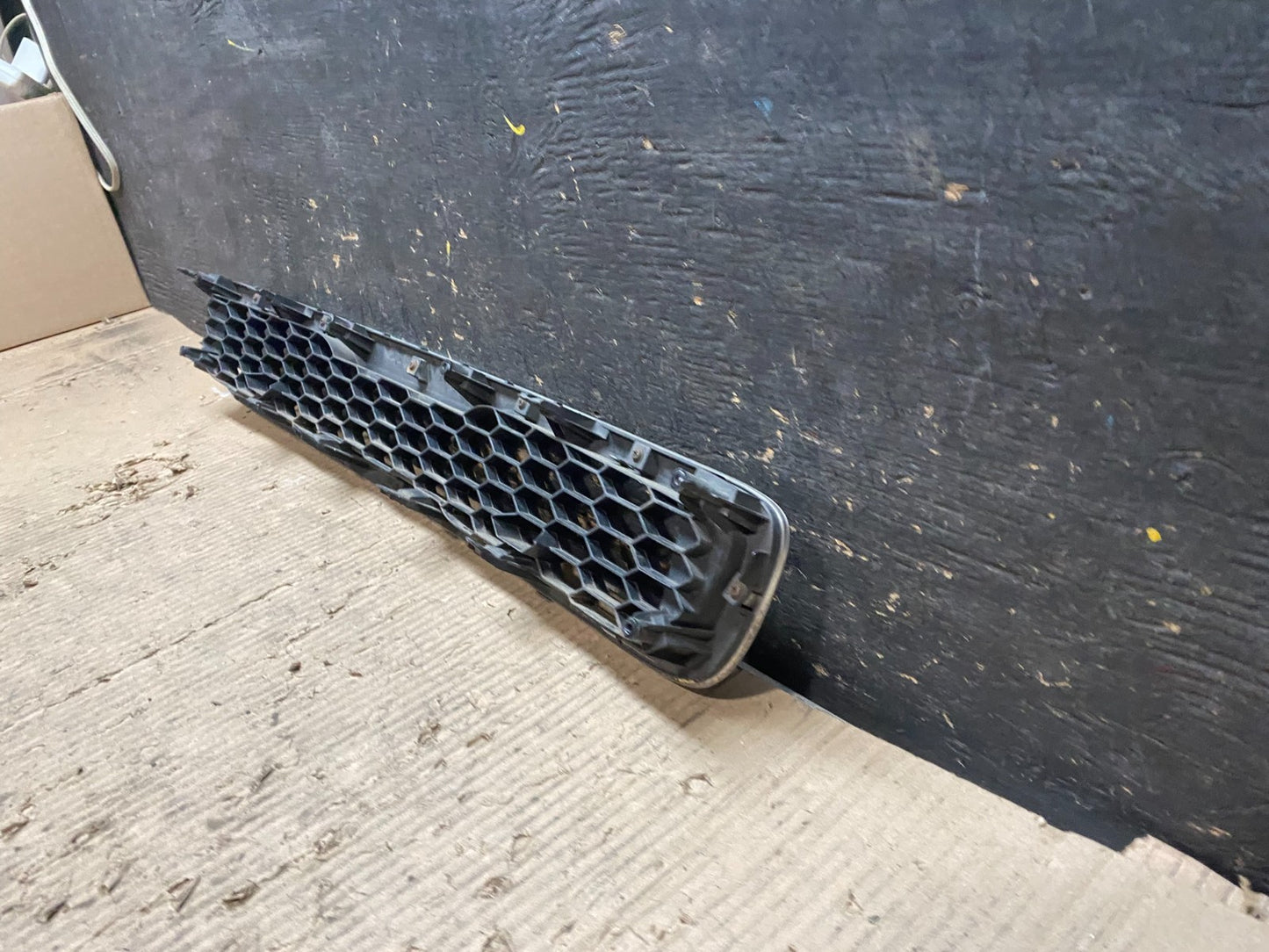 2010 to 2011 Kia Soul Upper Front Upper Engine Radiator Grill Grille V4407 DG4