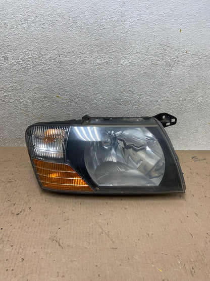 2000 to 2004 Mitsubishi Montero Pajero Right Passenger RH Headlight AA0454 DW0