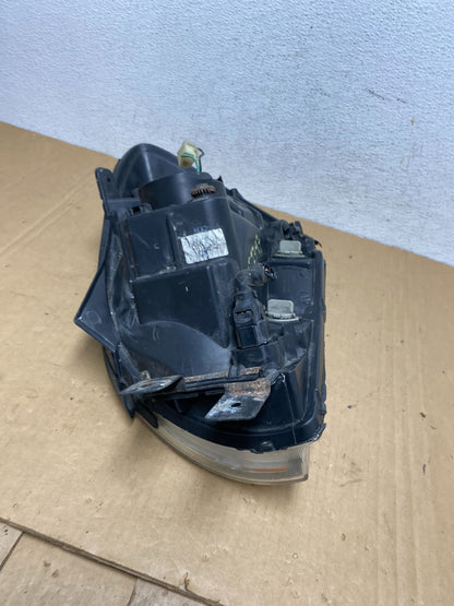 2005 to 2006 Kia Sportage Right Passenger RH Halogen Headlight AD2797 DW8