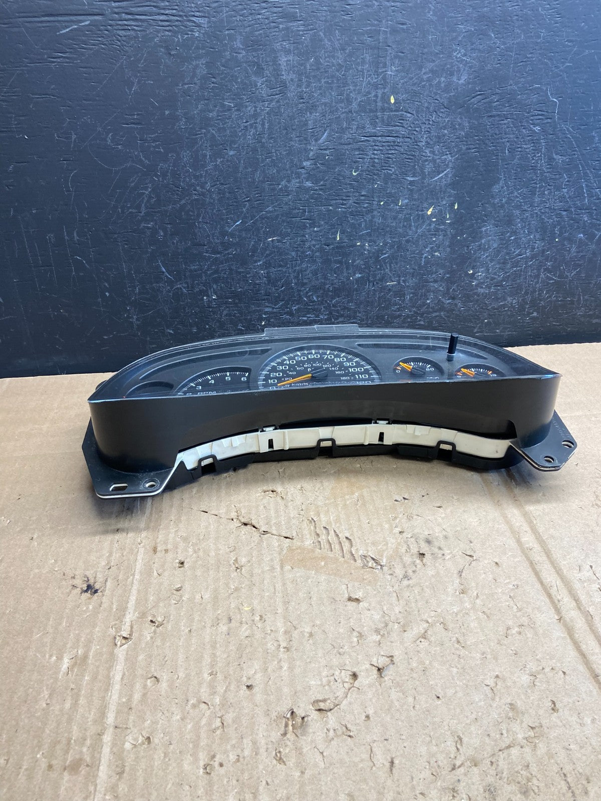 2003 to 2006 Chevrolet Silverado Yukon Cluster Gauge Speedometer AE1894 DG4