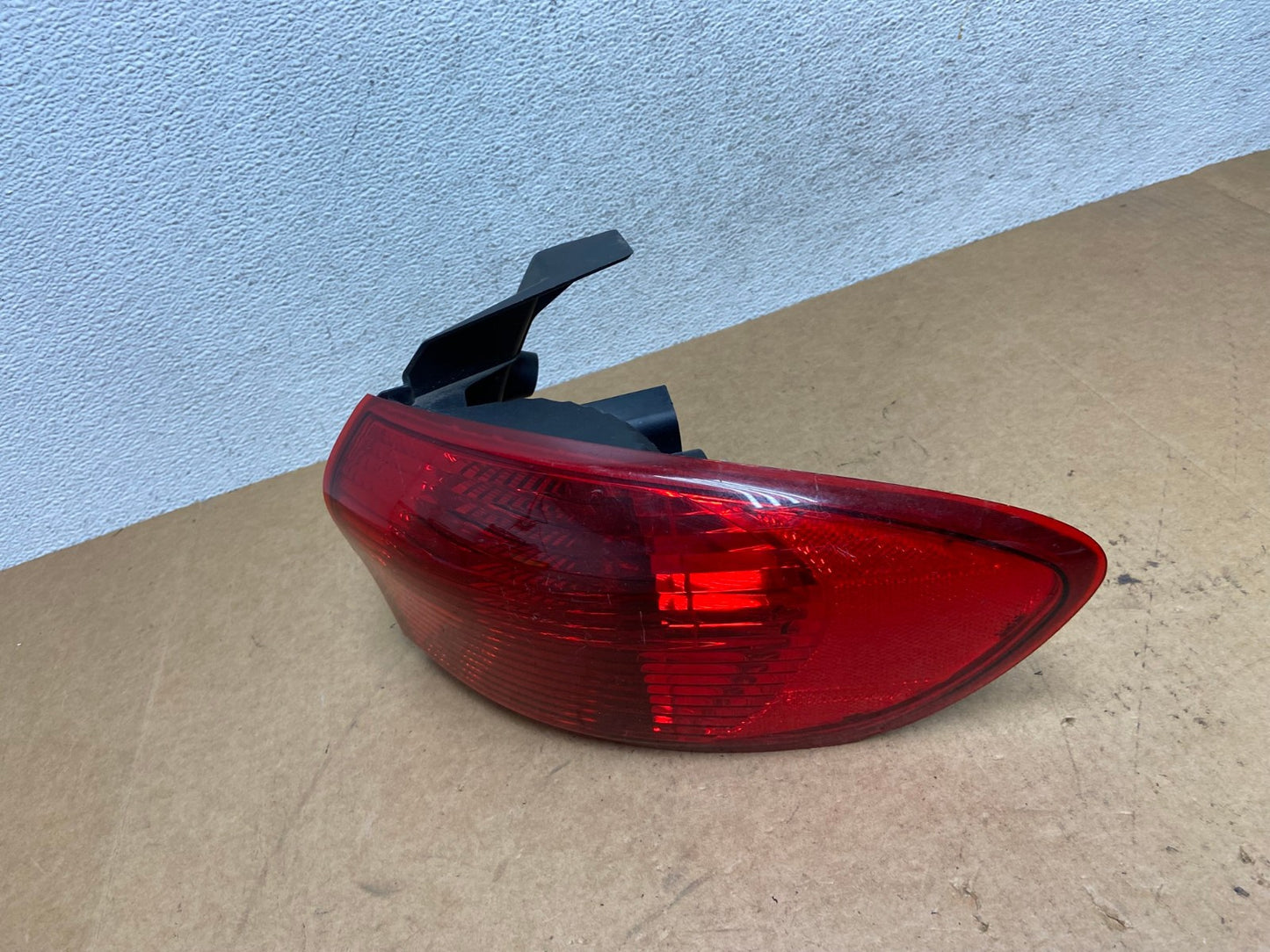 2006-2007 Subaru Tribeca B9 Right Passenger Rh Side Tail Light AE3208 LK1