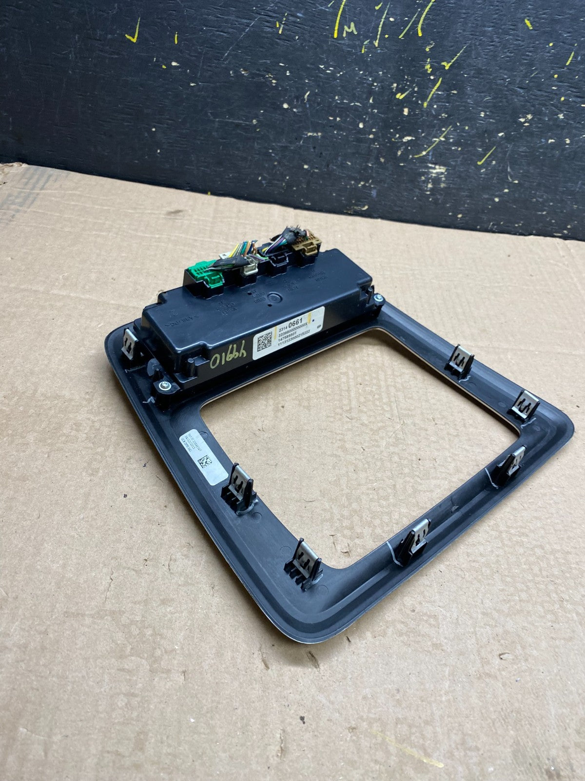 2013 - 2016 GMC Acadia A/C Heater Climate Control Radio Panel Bezel OEM y9910 DG5