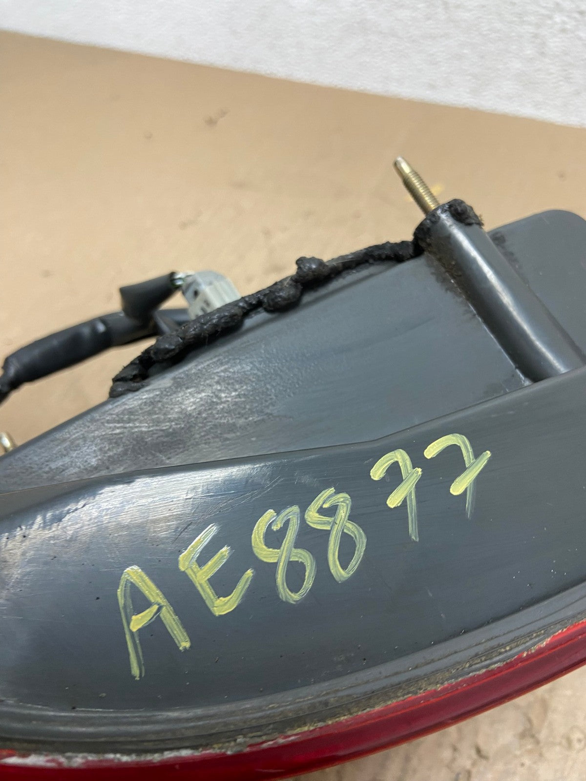 2000 2001 Lexus ES300 Outer Right Passenger RH Side Tail Light AE8877 LK5
