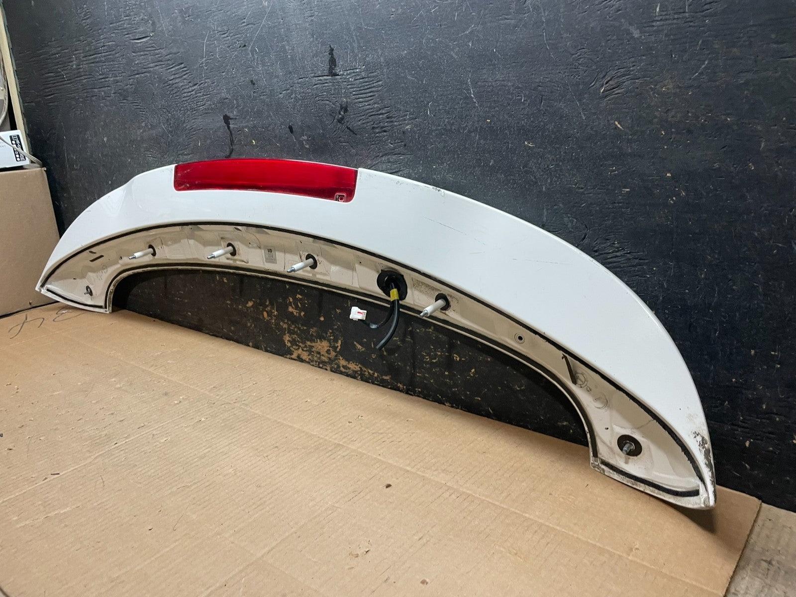 2015 to 2020 Kia Sedona Rear Trunk Spoiler Wing Oem Y1767 DG10