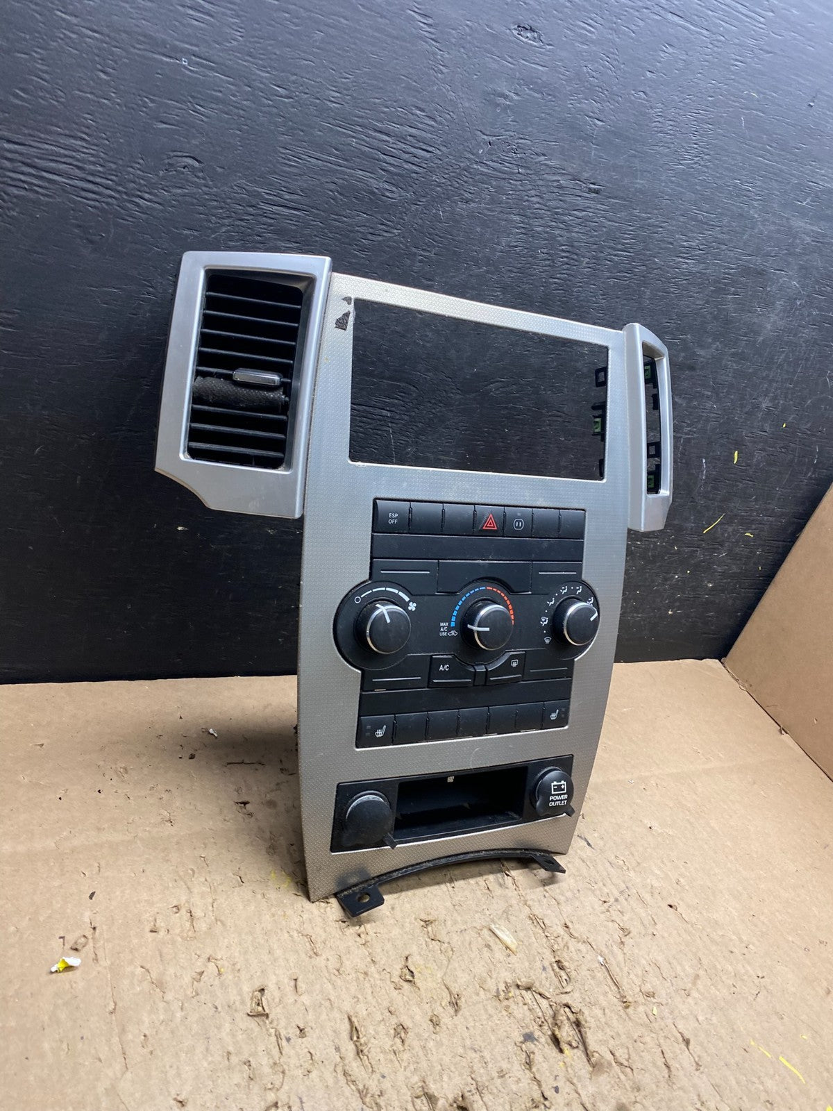 2008 to 2010 Jeep Grand Cherokee Center A/C Heater Climate Control T8543 DG1