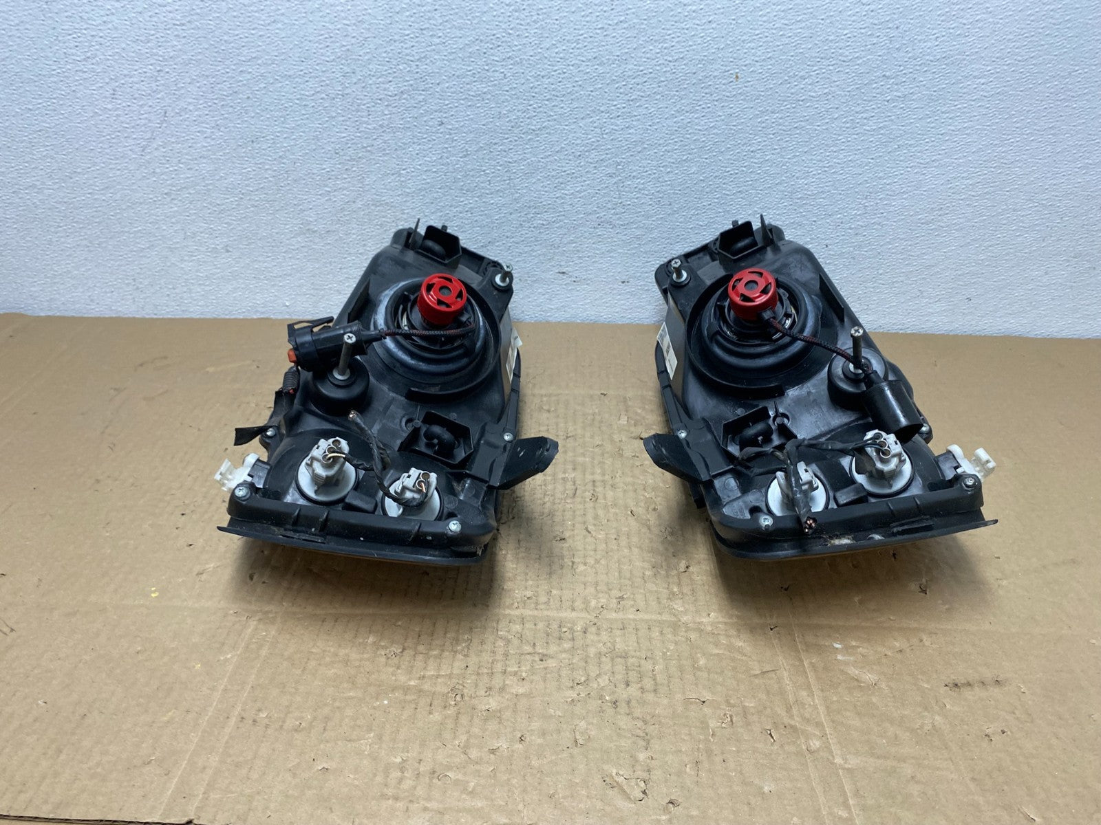 2000 to 2004 Subaru Legacy Left+Right Set Headlights Aftermarket AC3914 DG9