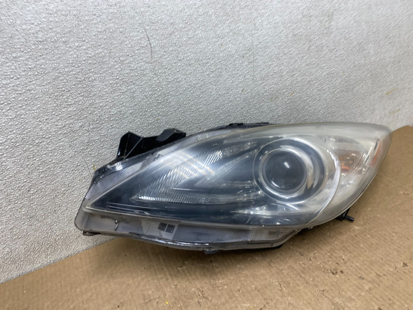 2010 - 2013 Mazda 3 Left Driver Xenon HID Headlight Oem W5315 DG2