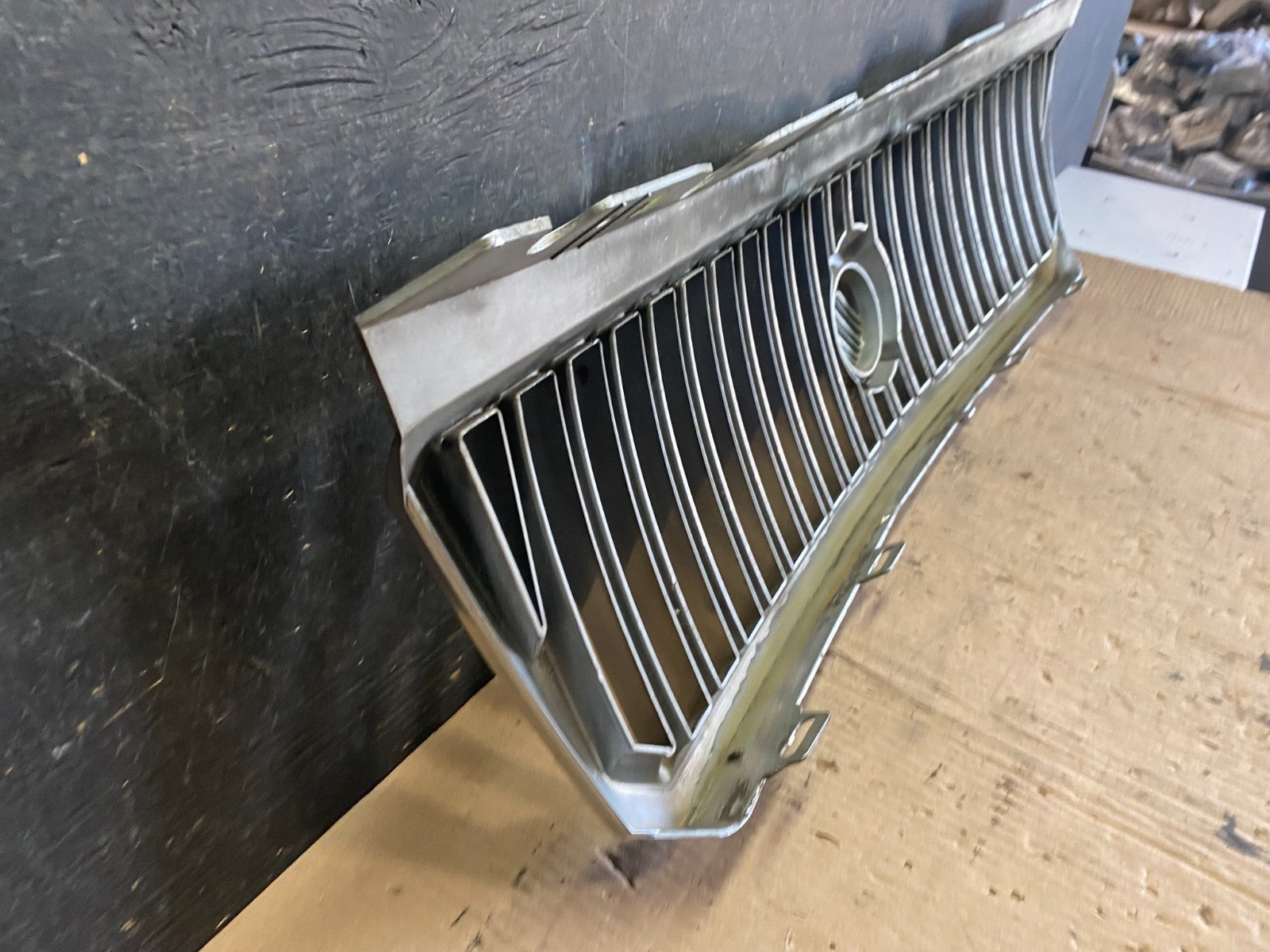 2002 to 2005 Mercury Mountaineer Front Upper Grill Grille P8780 DG9