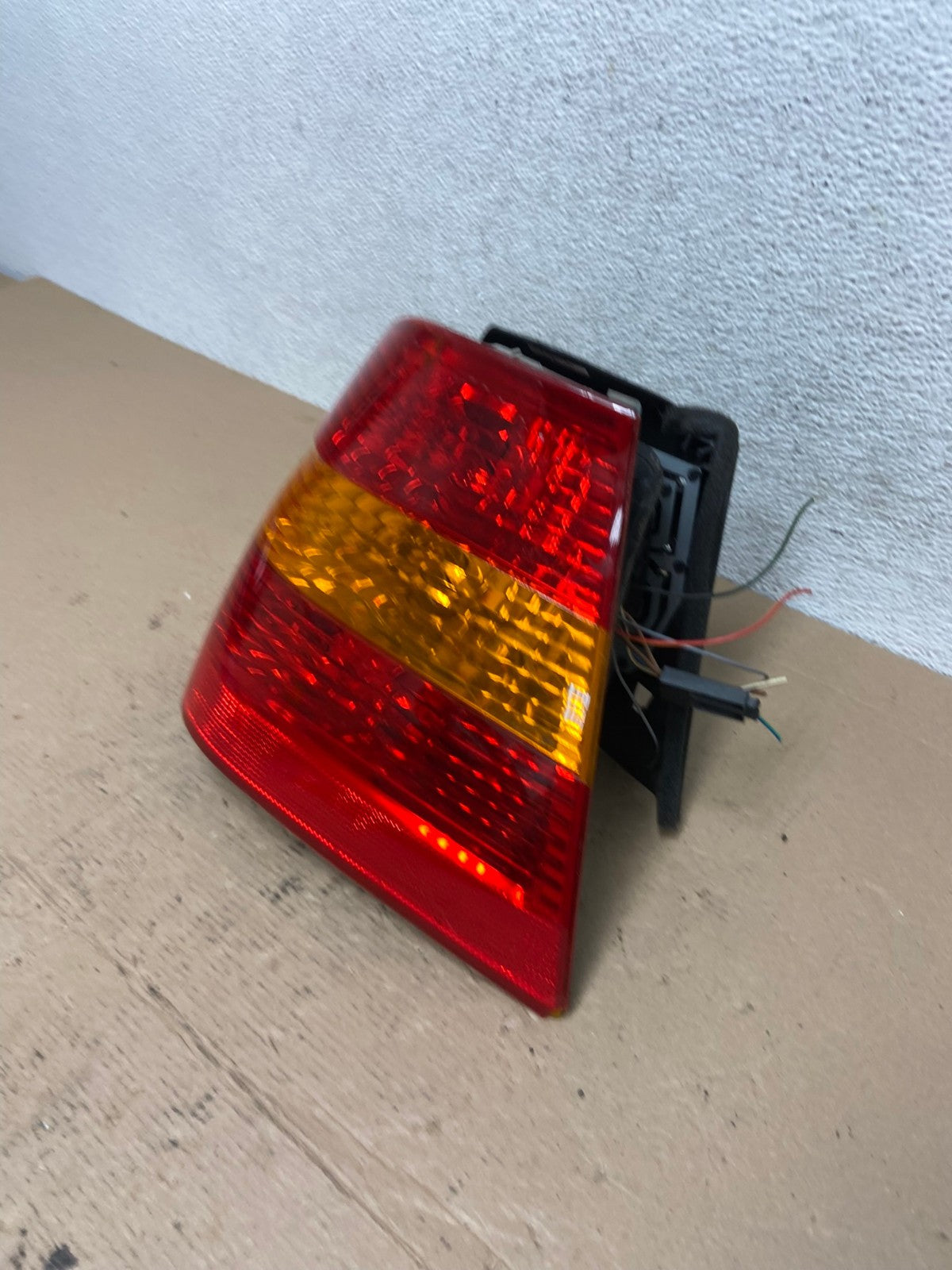 2002 - 2005 BMW 3 E46 Series Left Driver Side Lh Tail Light AF4527 LK1