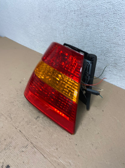 2002 - 2005 BMW 3 E46 Series Left Driver Side Lh Tail Light AF4527 LK1